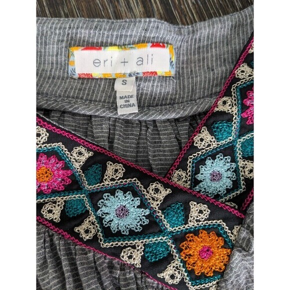 Eri + Ali Gray Embroidered Collar Boxy Top Women's Small - Picture 5 of 10